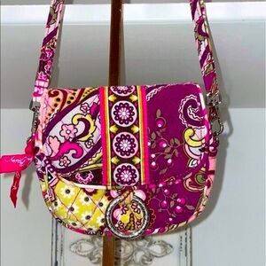 RETIRED PRINT 𝅺VERA BRADLEY SMALL ADJUSTABLE CROSSBODY BAG VERY BERRY PAISLEY